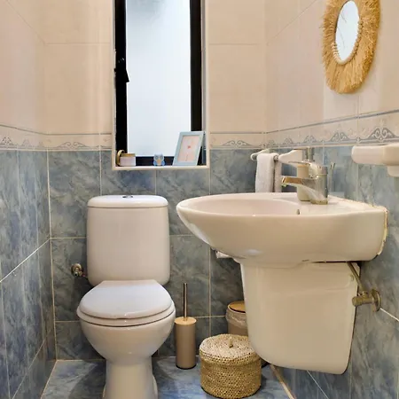 Private In A 2 Bedroom In Blata L-bajda - Close To Valletta 아파트 *