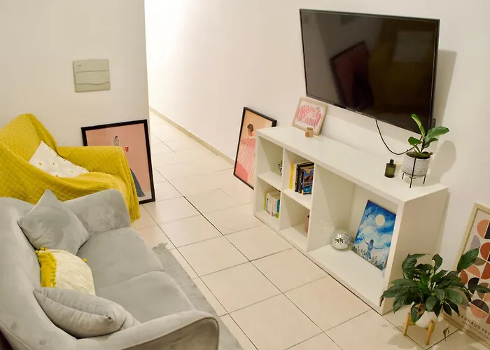 Private In A 2 Bedroom In Blata L-bajda - Close To Valletta