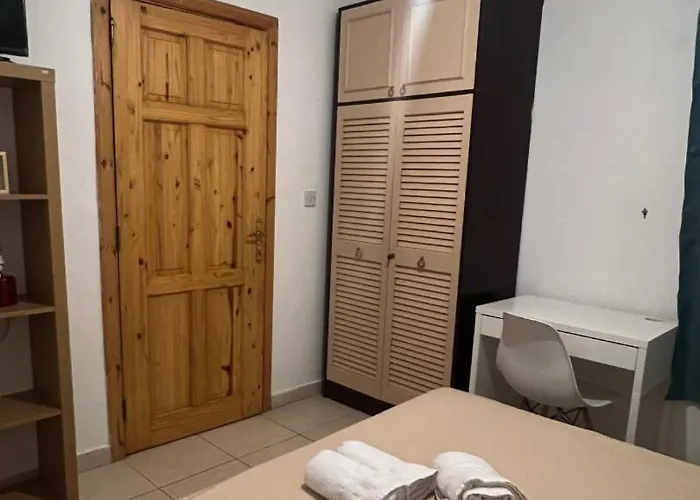 Private In A 2 Bedroom In Blata L-bajda - Close To Valletta *
