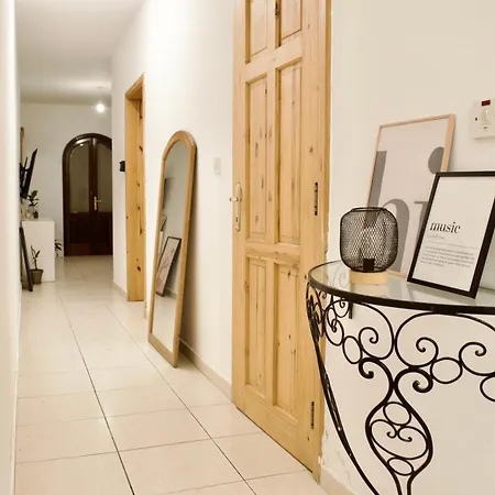 Private In A 2 Bedroom In Blata L-bajda - Close To Valletta