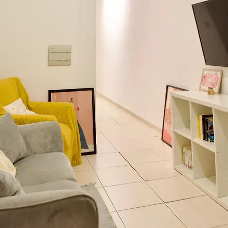 Private In A 2 Bedroom In Blata L-bajda - Close To Valletta Apartment *