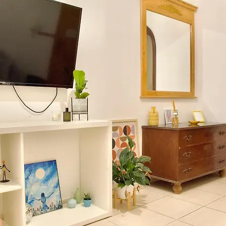 Private In A 2 Bedroom In Blata L-bajda - Close To Valletta *