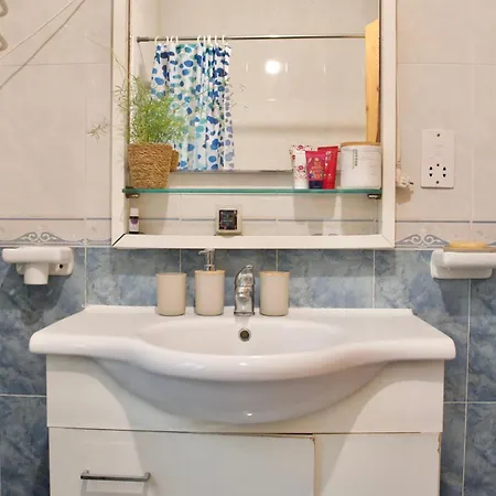 Private In A 2 Bedroom In Blata L-bajda - Close To Valletta *