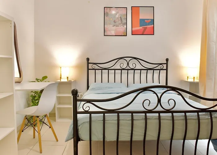 Private In A 2 Bedroom In Blata L-bajda - Close To Valletta Appartement *