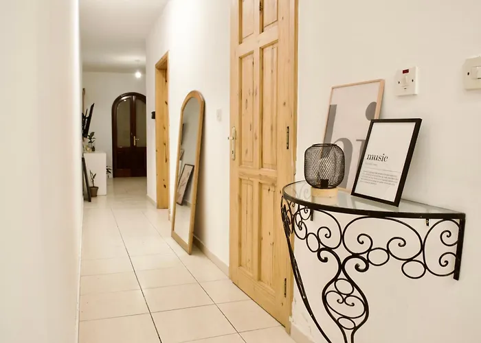 Private In A 2 Bedroom In Blata L-bajda - Close To Valletta