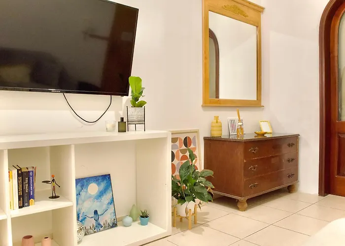 Private In A 2 Bedroom In Blata L-bajda - Close To Valletta *