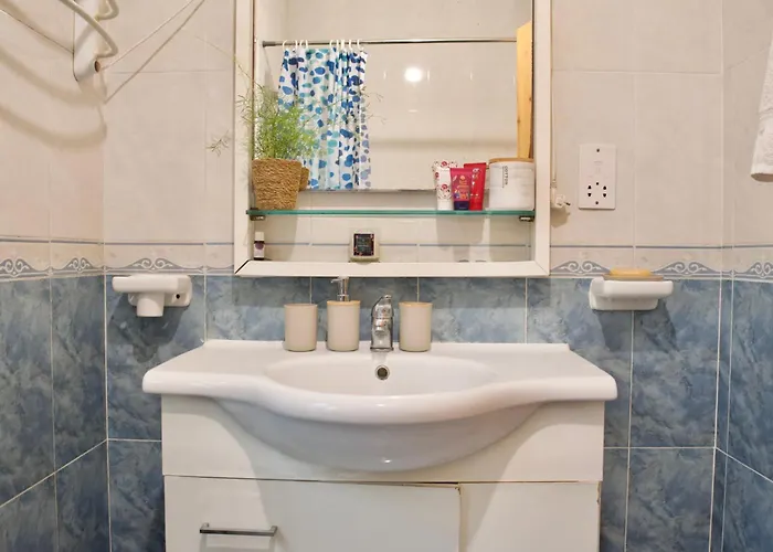 Private In A 2 Bedroom In Blata L-bajda - Close To Valletta *